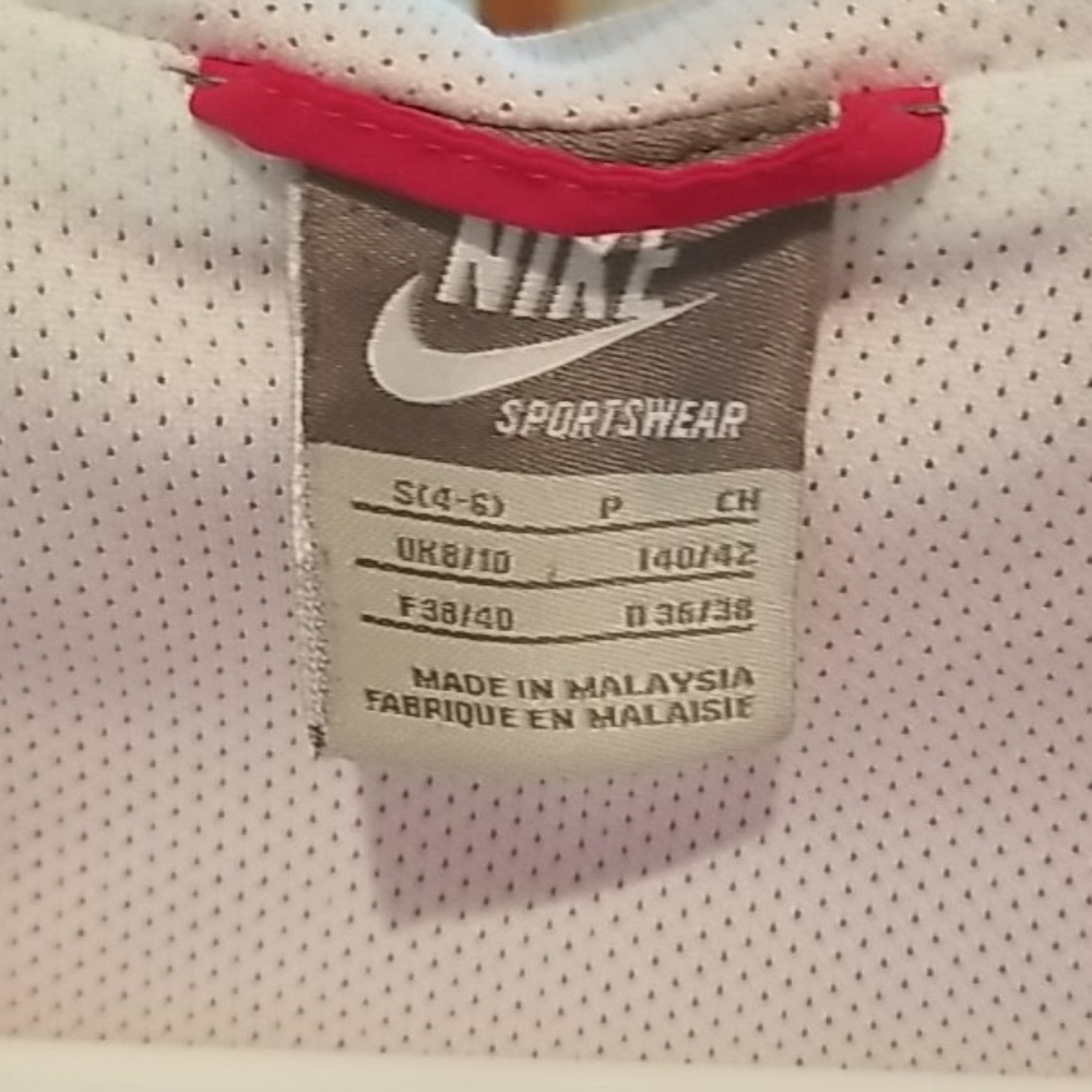 Women's Nike 2 piece athletic suit - Picture 2 of 4